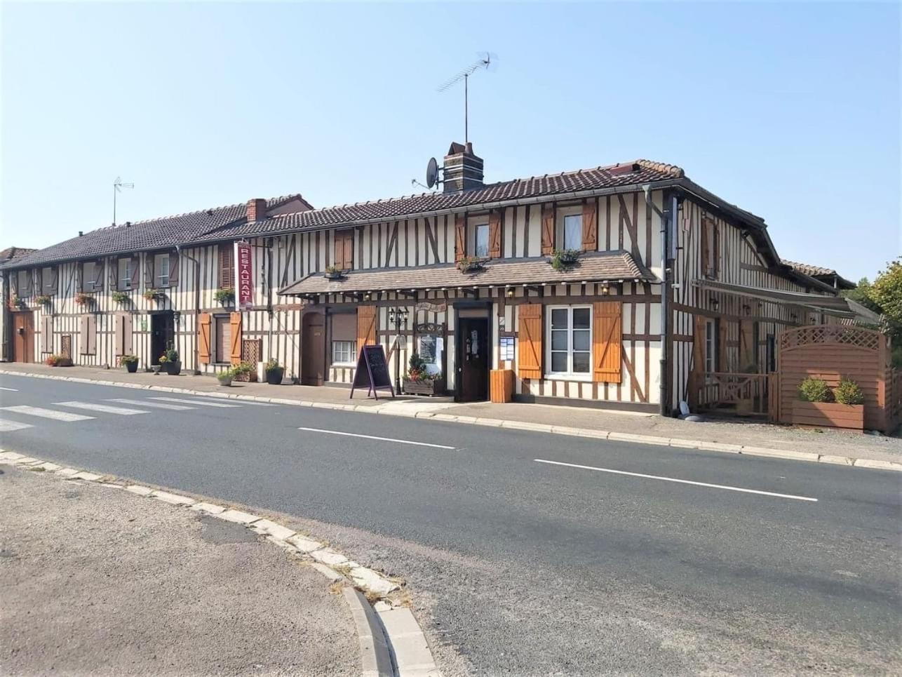 La Petite Auberge Chatelraould-Saint-Louvent 外观 照片